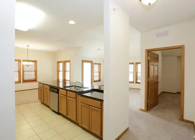 Photo of 500 S 3rd St, Geneva, IL 60134