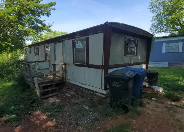 Property at 521 17th St SW, Hickory, NC, 28602, 2 beds, 1 bath, [object Object]