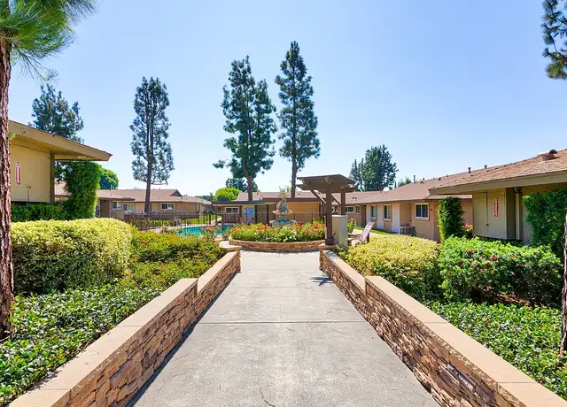 Photo of 320 W Bennett Ave, Glendora, CA 91741