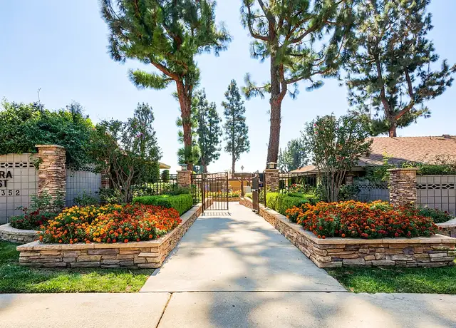 Photo of 320 W Bennett Ave, Glendora, CA 91741