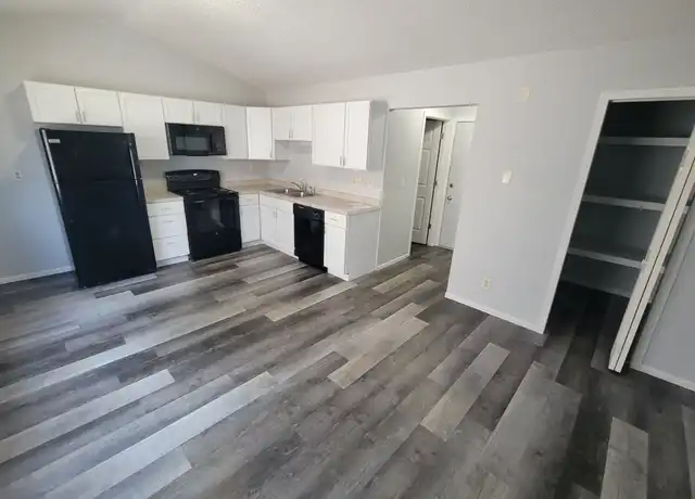 Property at 514 10th St N Unit 4, La Crosse, WI, 54601, 2 beds, 1 bath, [object Object]
