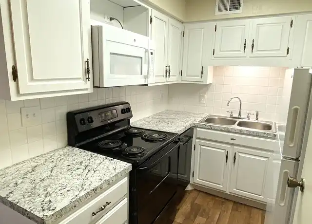 Property at Brookside Garden - 1027 E 41st St, Tulsa, OK, 74105, 2 beds, 1 bath, [object Object]