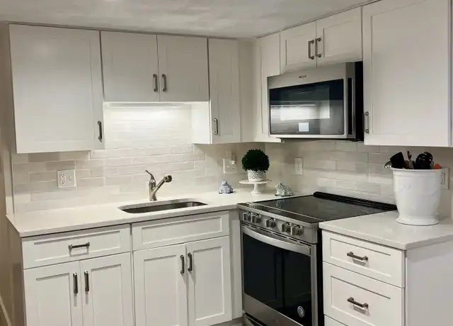 Property at 20 Arnold St, Needham, MA, 02494, 1 bed, 1 bath, [object Object]