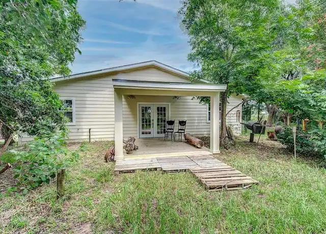 Property at 8580 Roper Rd, Wallis, TX, 77485, 2 beds, 1 bath, [object Object]