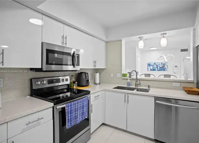 Property at 529 E Sheridan St Unit 307, Dania Beach, FL, 33004, 2 beds, 2 baths, [object Object]