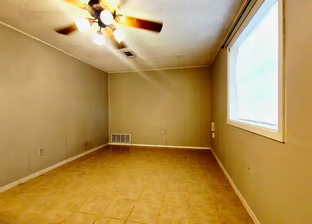 Property at 2306 30th St Unit R, Lubbock, TX, 79411, 1 bed, 1 bath, [object Object]