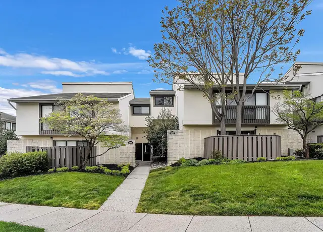 Photo of 6001 Heritage Hill Dr, Glen Burnie, MD 21061