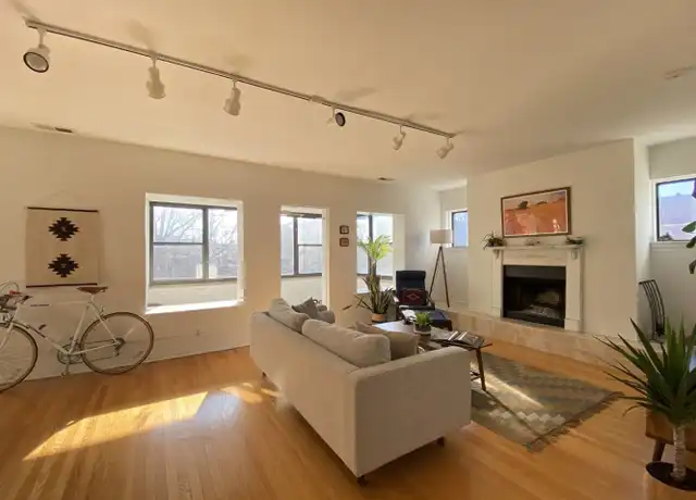 Property at 728 W Waveland Ave Unit 728-1, Chicago, IL, 60613, 3 beds, 1.5 baths, [object Object]