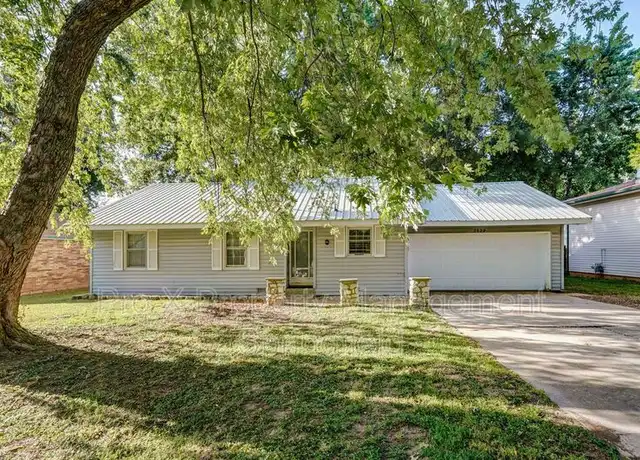 Property at 2529 W Blackburn Dr, Springfield, MO, 65807, 3 beds, 2 baths, [object Object]