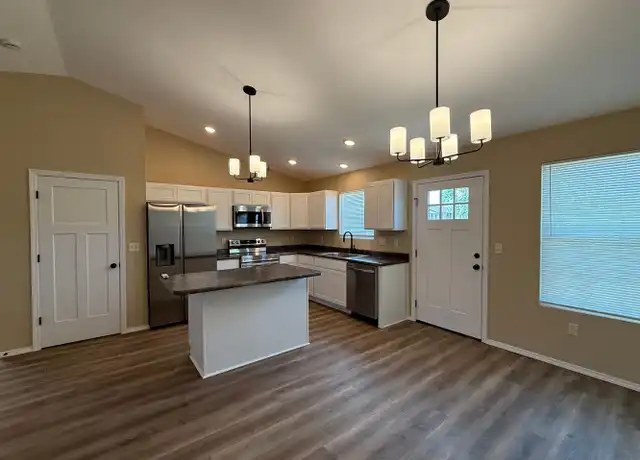 Property at 1300 Evergreen St, Hollister, MO, 65672, 4 beds, 2 baths, [object Object]