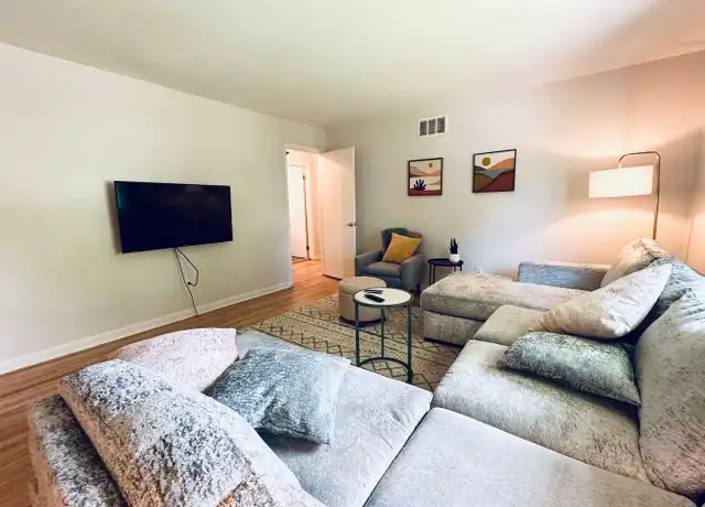 Property at 1306 E 70th St, Savannah, GA, 31404, 2 beds, 1 bath, [object Object]