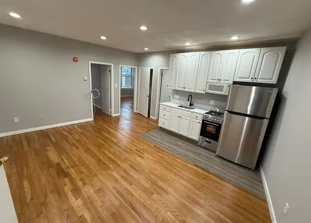 Property at 83 Haven St Unit 3C, Reading, MA, 01867, 2 beds, 1 bath, [object Object]