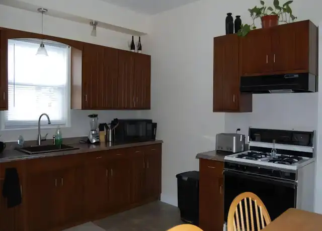 Property at 117 Prospect St Unit 1, Waltham, MA, 02453, 2 beds, 1 bath, [object Object]