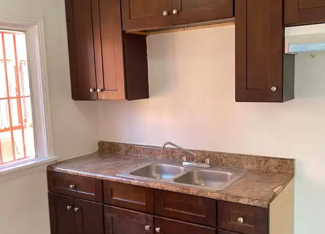Property at 195 W 41st Pl Unit 195 1/2, Los Angeles, CA, 90037, 1 bed, 1 bath, [object Object]