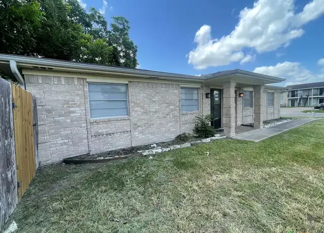 Property at 102 Milann St Unit B, Victoria, TX, 77901, 2 beds, 1.5 baths, [object Object]