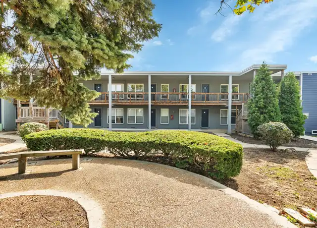 Property at 18 N Parkside Ave Unit 2H, Glen Ellyn, IL, 60137, 2 beds, 1 bath, [object Object]
