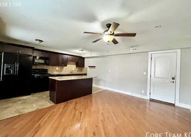 Property at 4328 Roanoke Pkwy Unit 102, Kansas City, MO, 64111, 1 bed, 1 bath, [object Object]