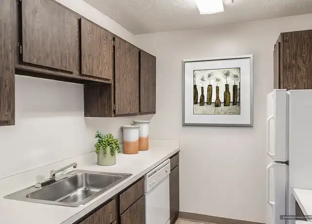 Property at Hummingbird Pointe & The Gardens - 6871 Ames Rd, Cleveland, OH, 44129, 1 bed, 1 bath, [object Object]