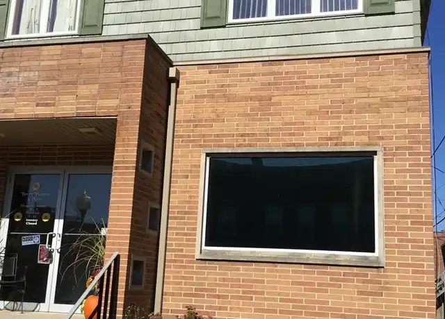 Property at 410 Walnut St Unit Upstairs, Martins Ferry, OH, 43935, 2 beds, 1 bath, [object Object]