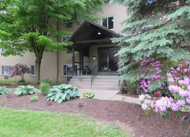 Property at 120 Foxwood Rd, Coraopolis, PA, 15108, 1 bed, 1 bath, [object Object]