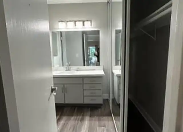 Property at 915 W 21st St, Austin, TX, 78705, 1 bed, 1 bath, [object Object]