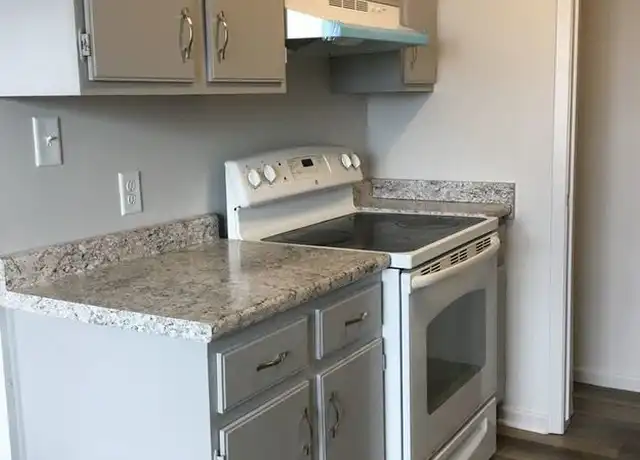 Property at 805 3rd Ave SW Unit 8, State Center, IA, 50247, 1 bed, 1 bath, [object Object]