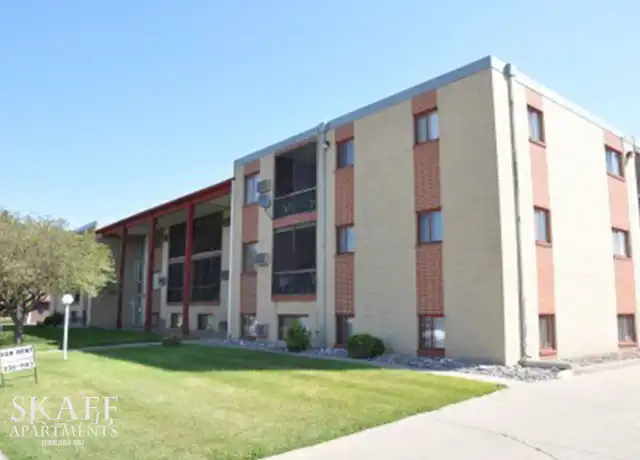 Property at 2610 11th St S, Moorhead, MN, 56560, 1-2 bed, 1 bath, [object Object]