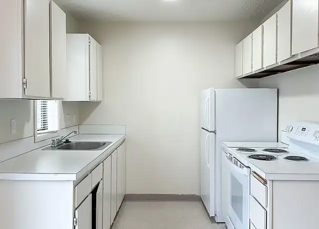 Property at 4810 - 4840 Sunnyside Road Southeast - 4810 Sunnyside Rd SE, Salem, OR, 97302, 2 beds, 1 bath, [object Object]