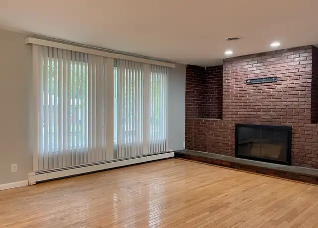 Property at 129 Hall St, New Haven, CT, 06512, 4 beds, 2 baths, [object Object]