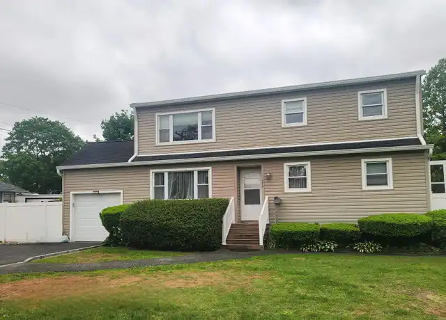Property at 296 Old Farmingdale Rd, West Babylon, NY, 11704, 2 beds, 1 bath, [object Object]