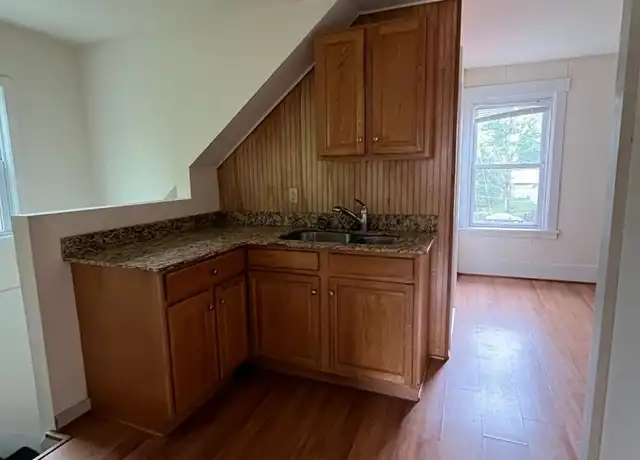 Property at 18 Cedar St Unit 3rd Floor, Leominster, MA, 01453, 1 bed, 1 bath, [object Object]