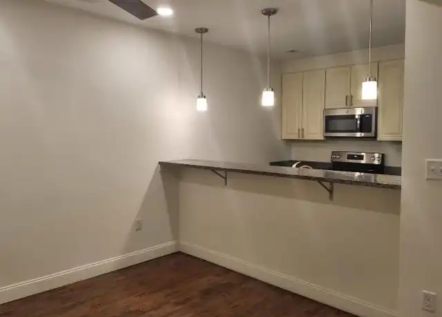 Property at 113 W 8th St, Wilmington, DE, 19801, 2 beds, 1 bath, [object Object]