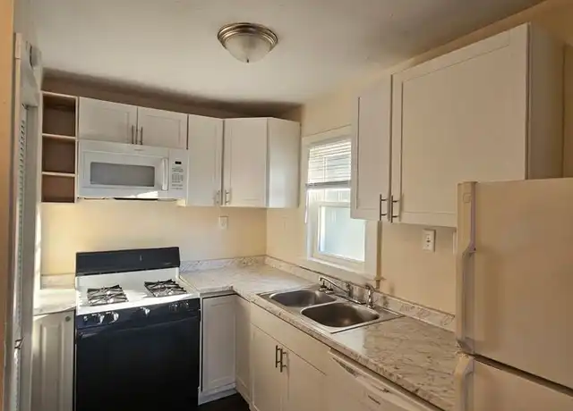 Property at 306 W Washington St Unit 3, Champaign, IL, 61820, 1 bed, 1 bath, [object Object]