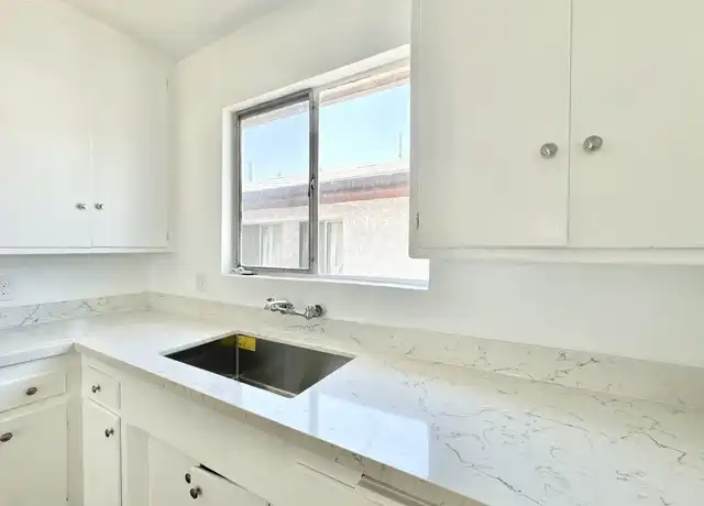 Property at 400 Western Ave Unit 6, Glendale, CA, 91201, 1 bed, 1 bath, [object Object]