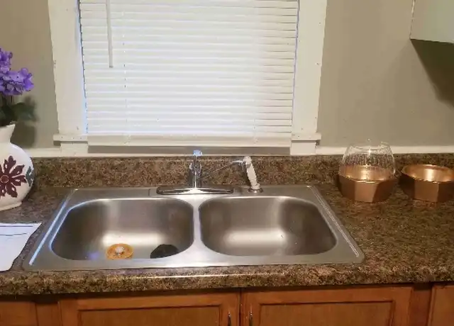 Property at 3305 E 19th St, Kansas City, MO, 64127, 2 beds, 1 bath, [object Object]