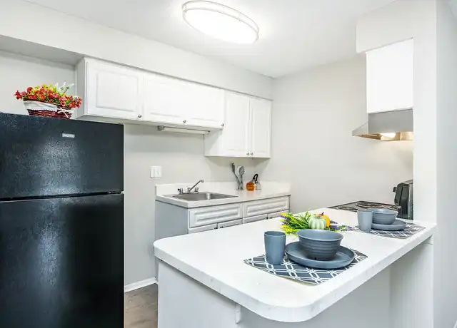 Property at Lakewood Oaks Apartments - 3534 Smithfield St, Jacksonville, FL, 32217, 0-4 beds, 1-2 bath, [object Object]