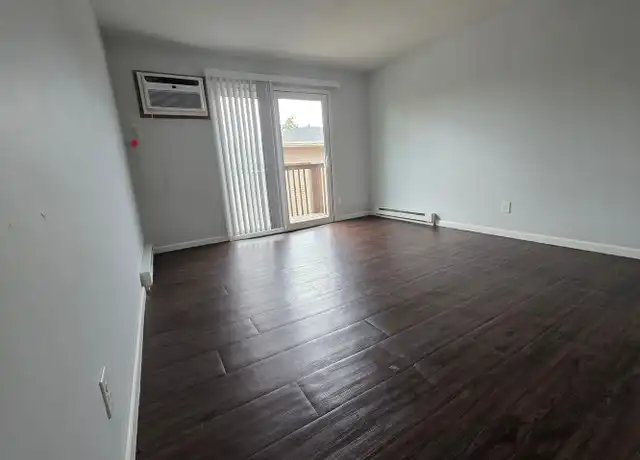 Property at 330 29th Street Dr SE #20, Cedar Rapids, IA, 52403, 1 bed, 1 bath, [object Object]