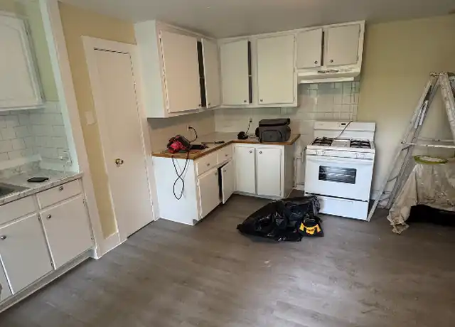 Property at 93 Cross St Unit 1R, Southbridge, MA, 01550, 2 beds, 1 bath, [object Object]