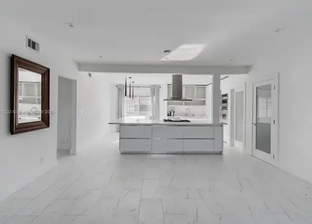 Property at 3909 Garden Ave #3, Miami Beach, FL, 33140, 2 beds, 2 baths, [object Object]