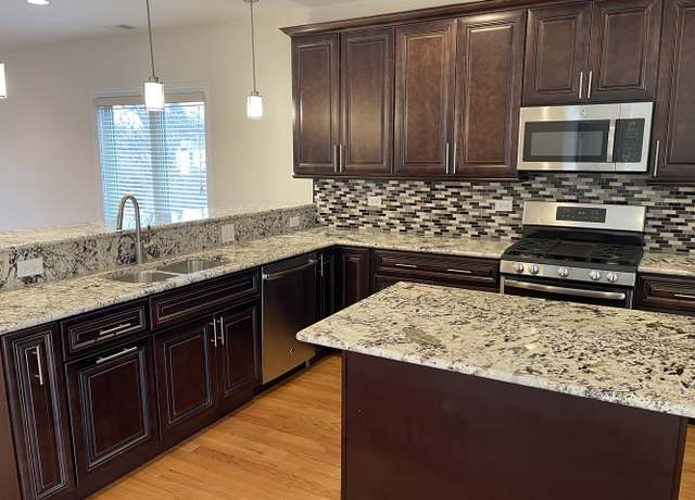 Photo of 910 East St, Lemont, IL 60439