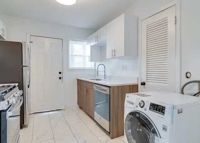 Property at Hollywood Square - 170 N Hollywood St, Memphis, TN, 38112, 2 beds, 1-2 bath, [object Object]