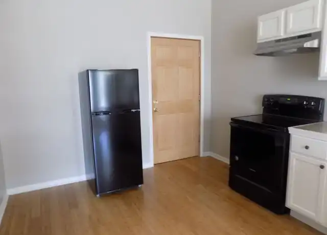 Property at 121 W Broadway Ave Apt 02, Fairfield, IA, 52556, 1 bed, 1 bath, [object Object]