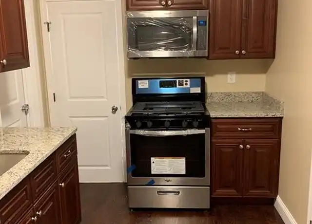Property at 104 John St Unit 2, Providence, RI, 02906, 2 beds, 1 bath, [object Object]
