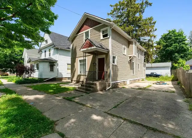 Property at 1009 Oak St, Kalamazoo, MI, 49008, 4 beds, 2 baths, [object Object]