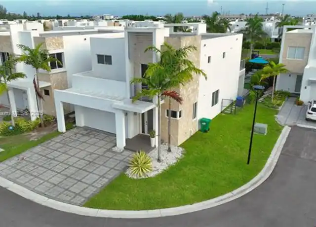 Property at 10360 NW 68th Ter, Doral, FL, 33178, 4 beds, 3 baths, [object Object]