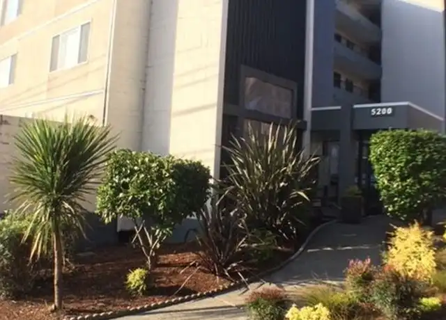 Property at 5200 University Way NE Unit 402, Seattle, WA, 98105, 2 beds, 1 bath, [object Object]