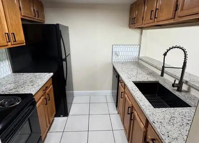 Property at 1719 NE 36th Ave Unit 7, Ocala, FL, 34470, 2 beds, 1 bath, [object Object]