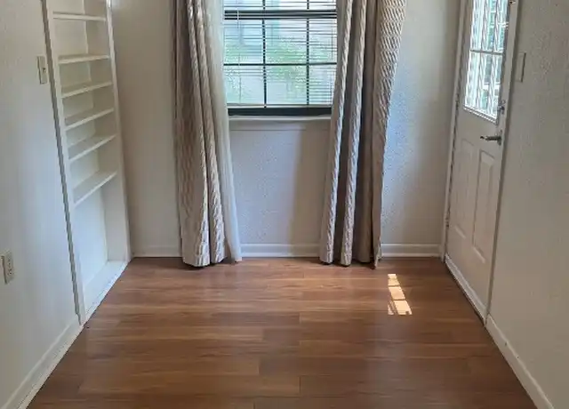 Property at 728 W San Antonio St Unit 102, Lockhart, TX, 78644, 1 bed, 1 bath, [object Object]