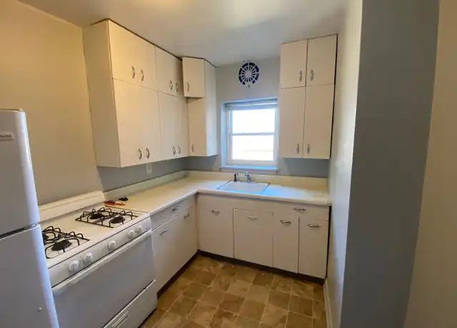 Property at 808 State St Unit 11, Bettendorf, IA, 52722, 1 bed, 1 bath, [object Object]
