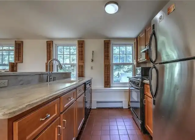 Property at 492 Whitney Ave, New Haven, CT, 06511, 1 bed, 1 bath, [object Object]